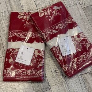 Pottery Barn Elle  Red and Cream Floral Napkins. 2 sets included 8 total napkins